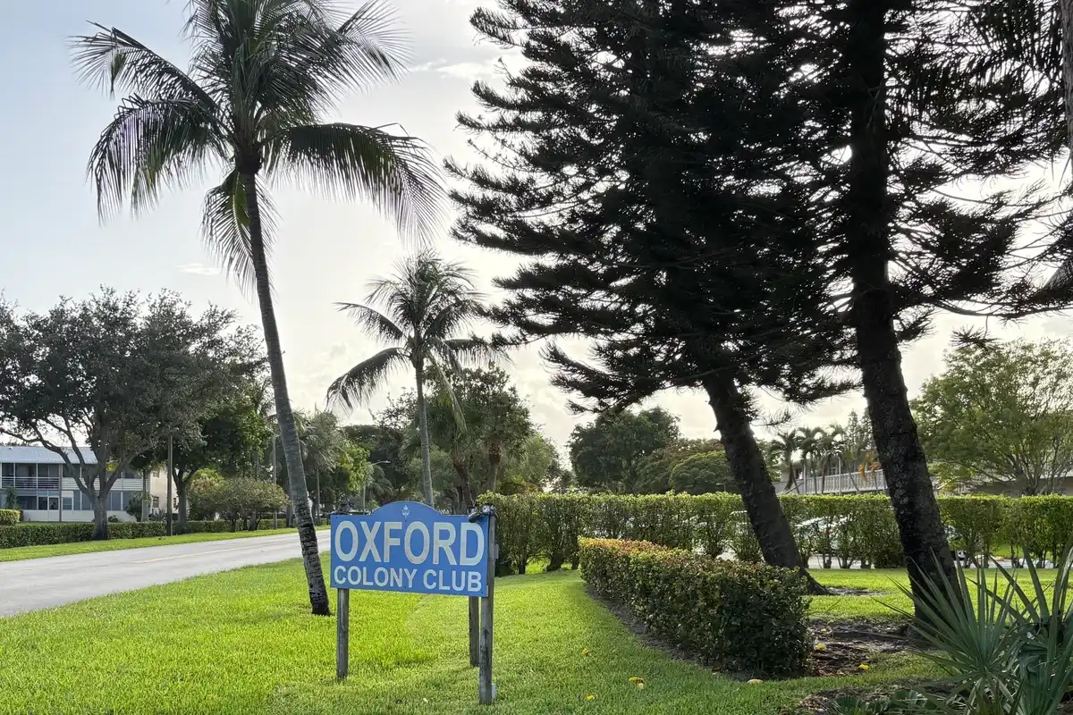 209 Oxford, West Palm Beach: photo 1 of 28