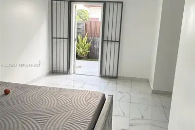 11001 SW 226th Ter, Miami: photo 1 of 7