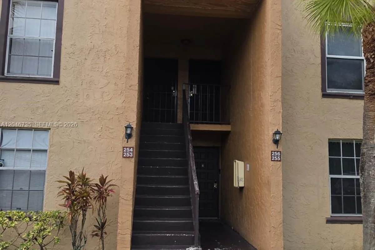 4231 NW 19th St #254, Lauderhill: photo 1 of 9