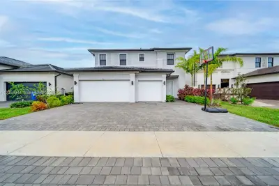4416 SW 174th Ave, Miramar: photo 1 of 64