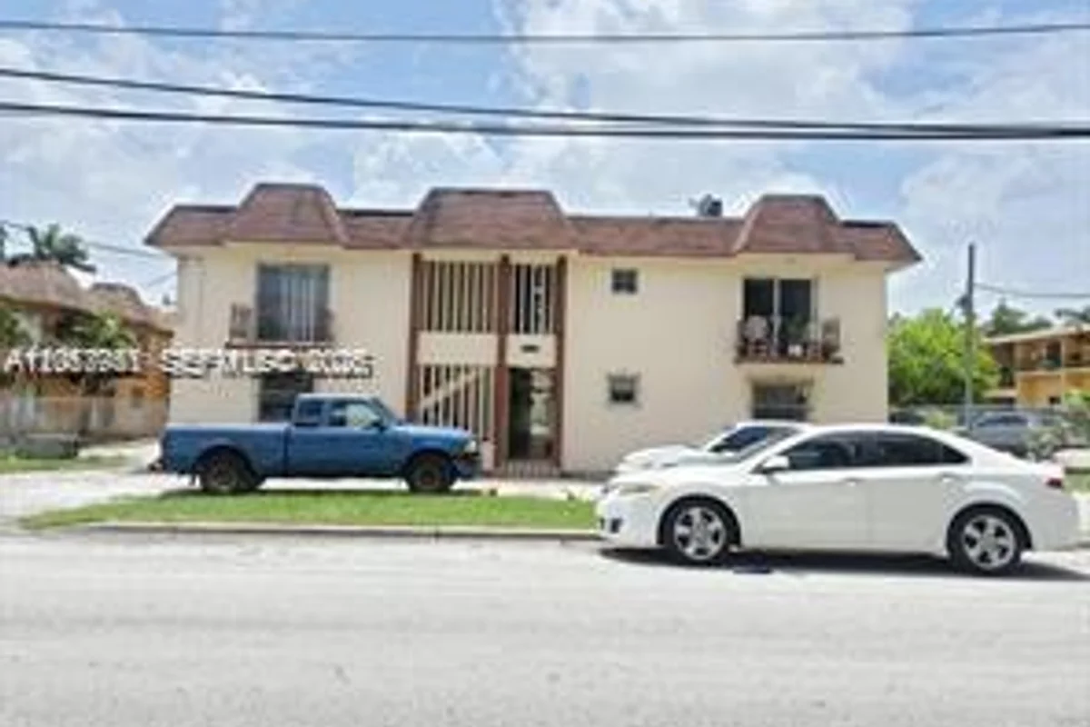 1008 NW 45th Ave #12, Miami: photo 1 of 14
