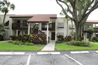 10187 Mangrove Dr #104, Boynton Beach: photo 1 of 17