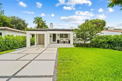 829 Granada Groves Ct, Coral Gables: photo 1 of 23