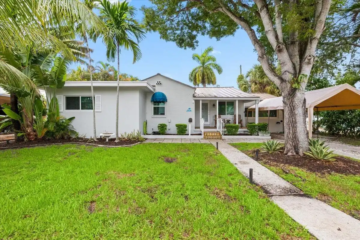 305 NE 14th Ave, Fort Lauderdale: photo 1 of 34