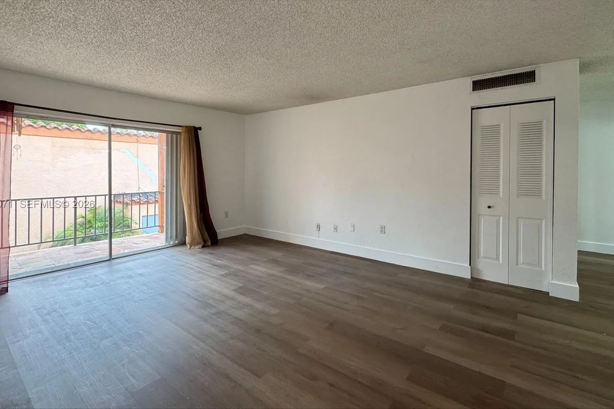 7208 Fairway Dr #I14, Miami Lakes: photo 1 of 10