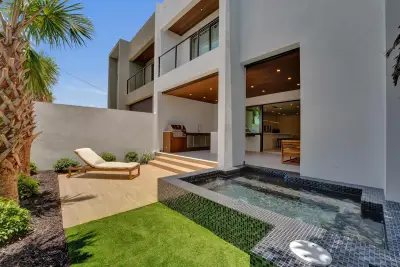 1525 NE 15th Ave, Fort Lauderdale: photo 1 of 40