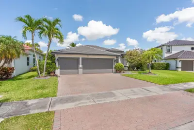 5617 NW 106th Way, Coral Springs: photo 1 of 37