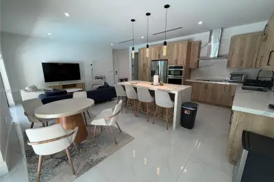 5901 SW 64th St, South Miami: photo 1 of 8