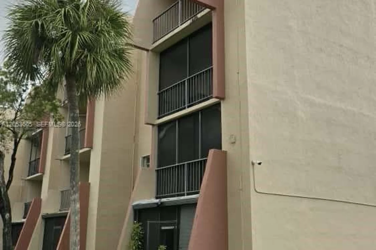 13707 Kendale Lakes Cir #PH11, Miami: photo 1 of 46