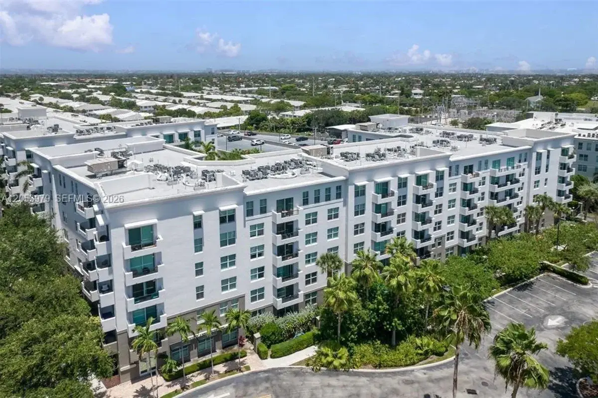 2421 NE 65th St #217, Fort Lauderdale: photo 1 of 16