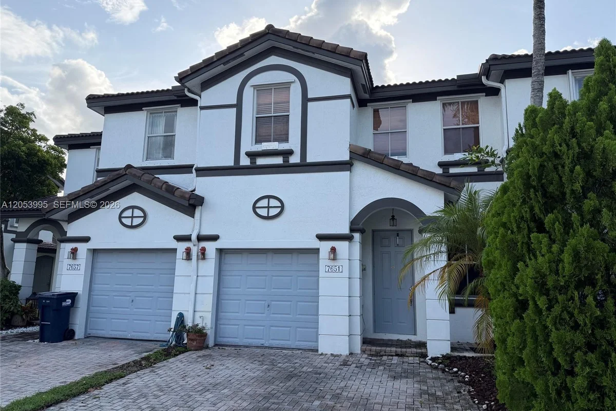 7651 NW 114th Path, Doral: photo 1 of 24