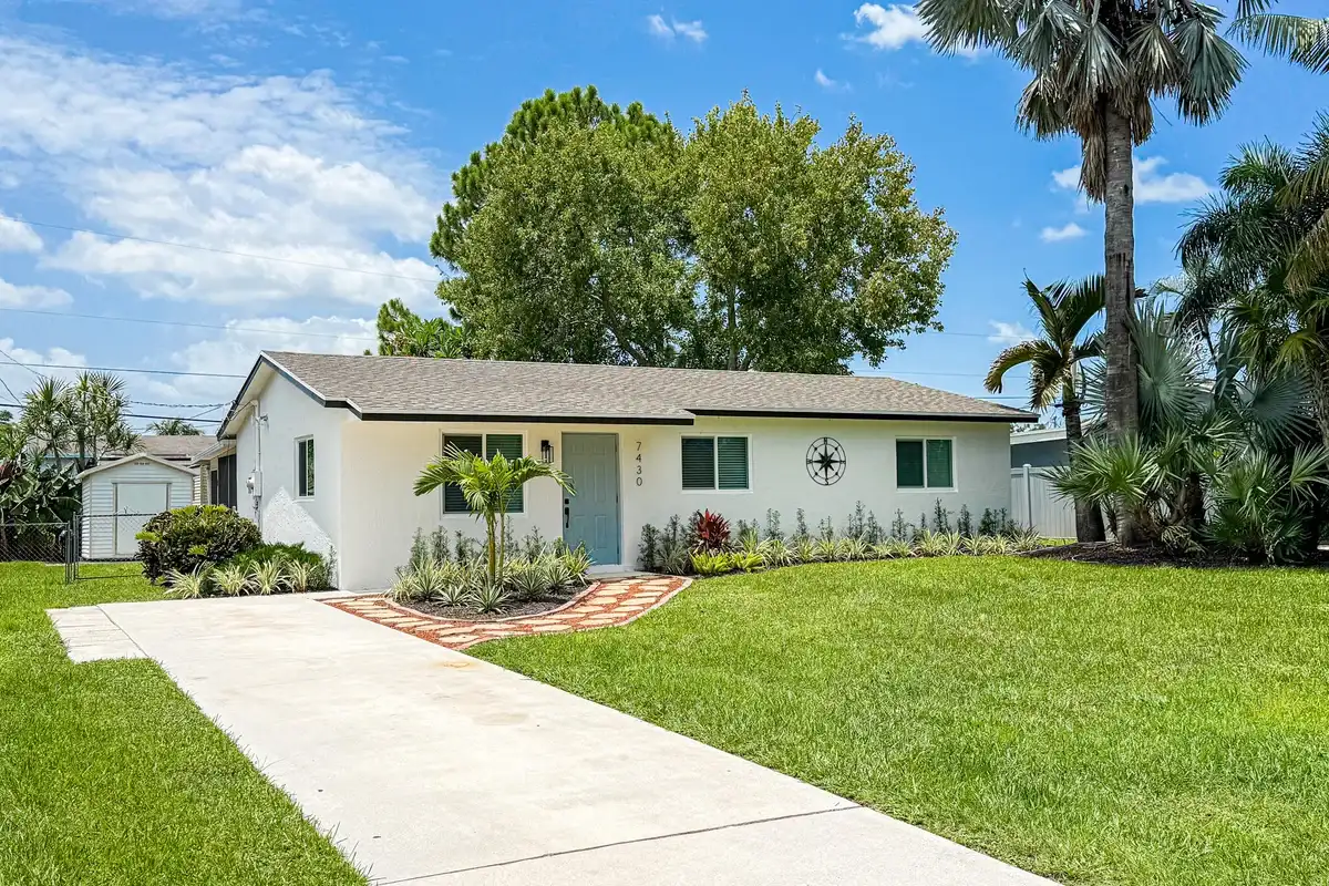 7430 Cocoanut Dr, Lake Worth: photo 1 of 15