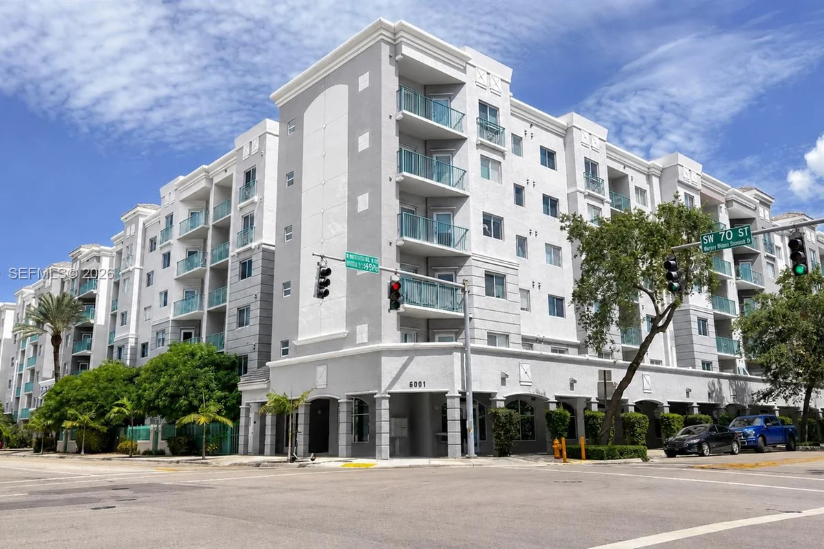 Condo in South Miami: photo 1 of 24