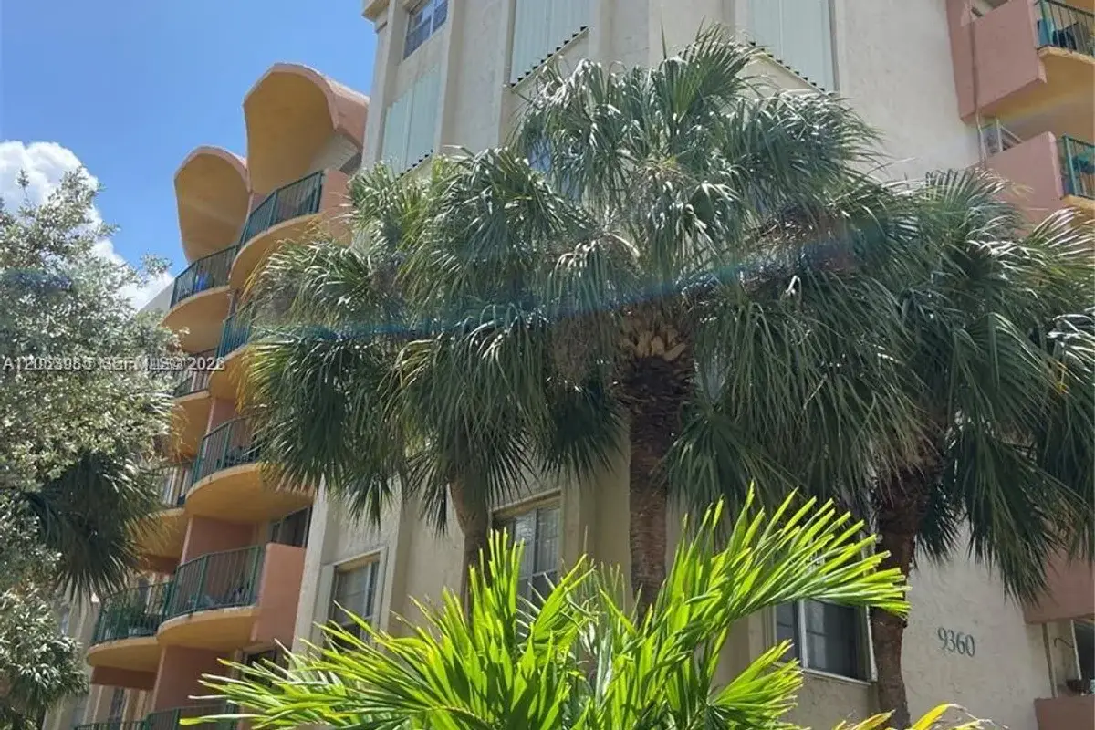 9350 Fontainebleau Blvd #609, Miami: photo 1 of 14