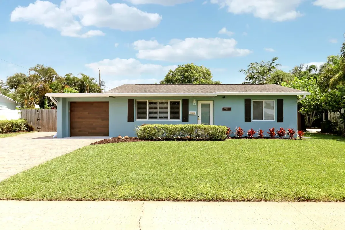 940 Dogwood Rd, North Palm Beach: photo 1 of 43