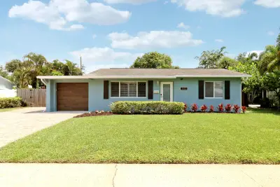 940 Dogwood Rd, North Palm Beach: photo 1 of 43