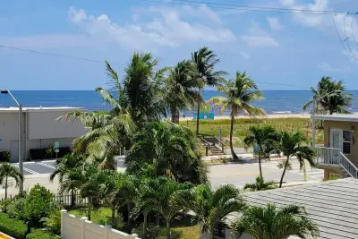 525 N Ocean Blvd #423, Pompano Beach: photo 1 of 38