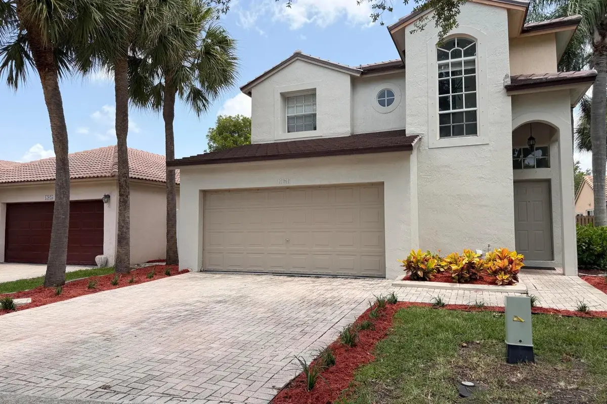 17021 NW 10th St, Pembroke Pines: photo 1 of 70