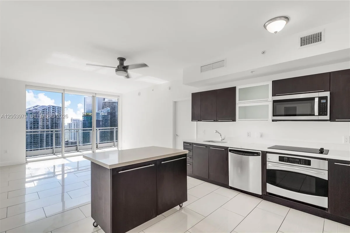90 SW 3rd St #4403, Miami: photo 1 of 32