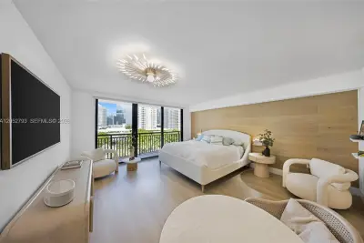 540 Brickell Key Dr #809, Miami: photo 1 of 20