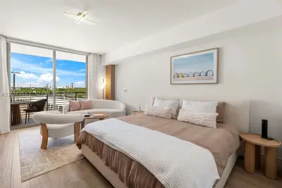 90 NE 32 St #720, Miami: photo 1 of 32