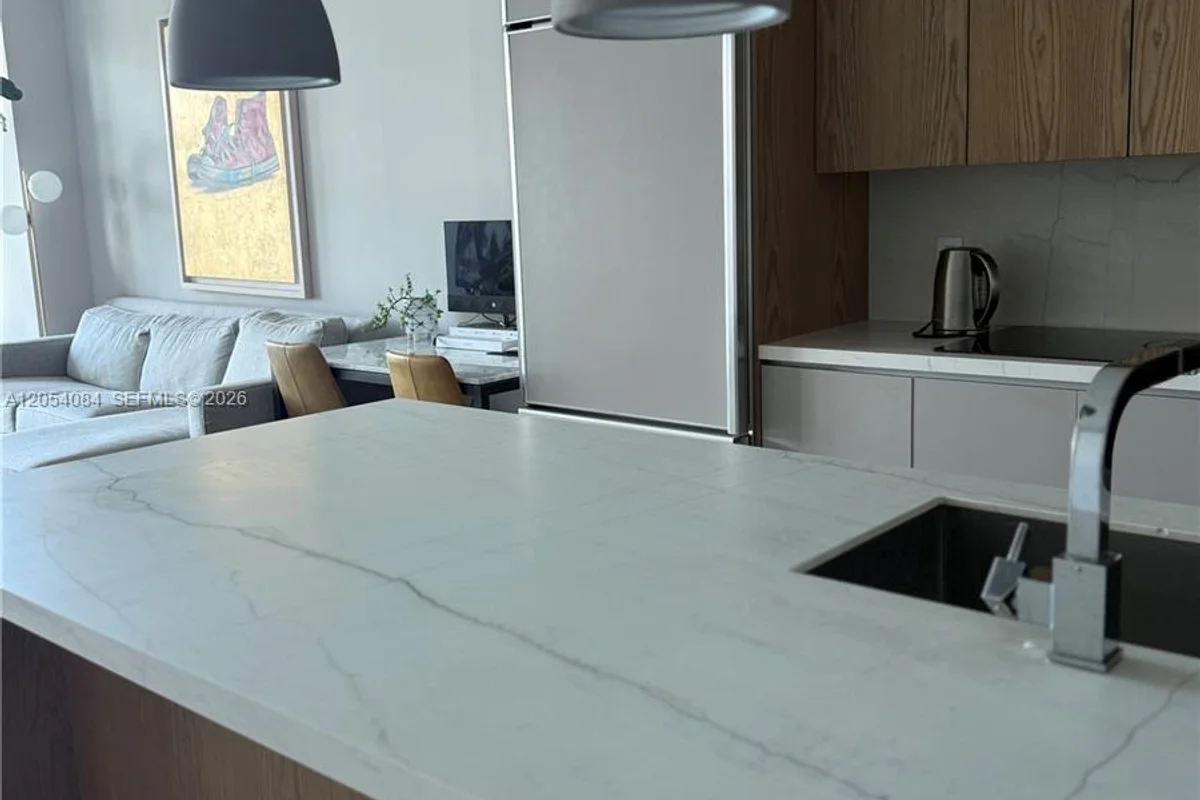 460 NE 28th St #803, Miami: photo 1 of 33