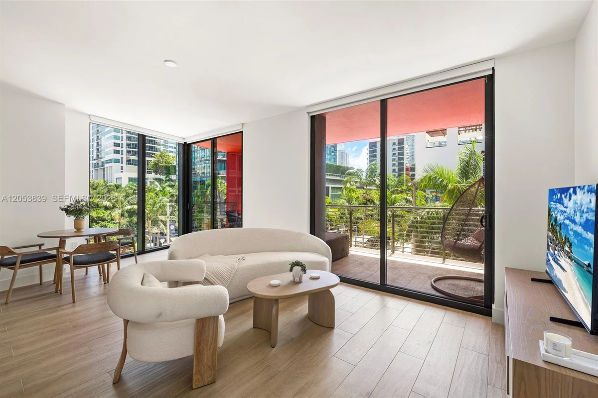 90 NE 32 St #312, Miami: photo 1 of 36
