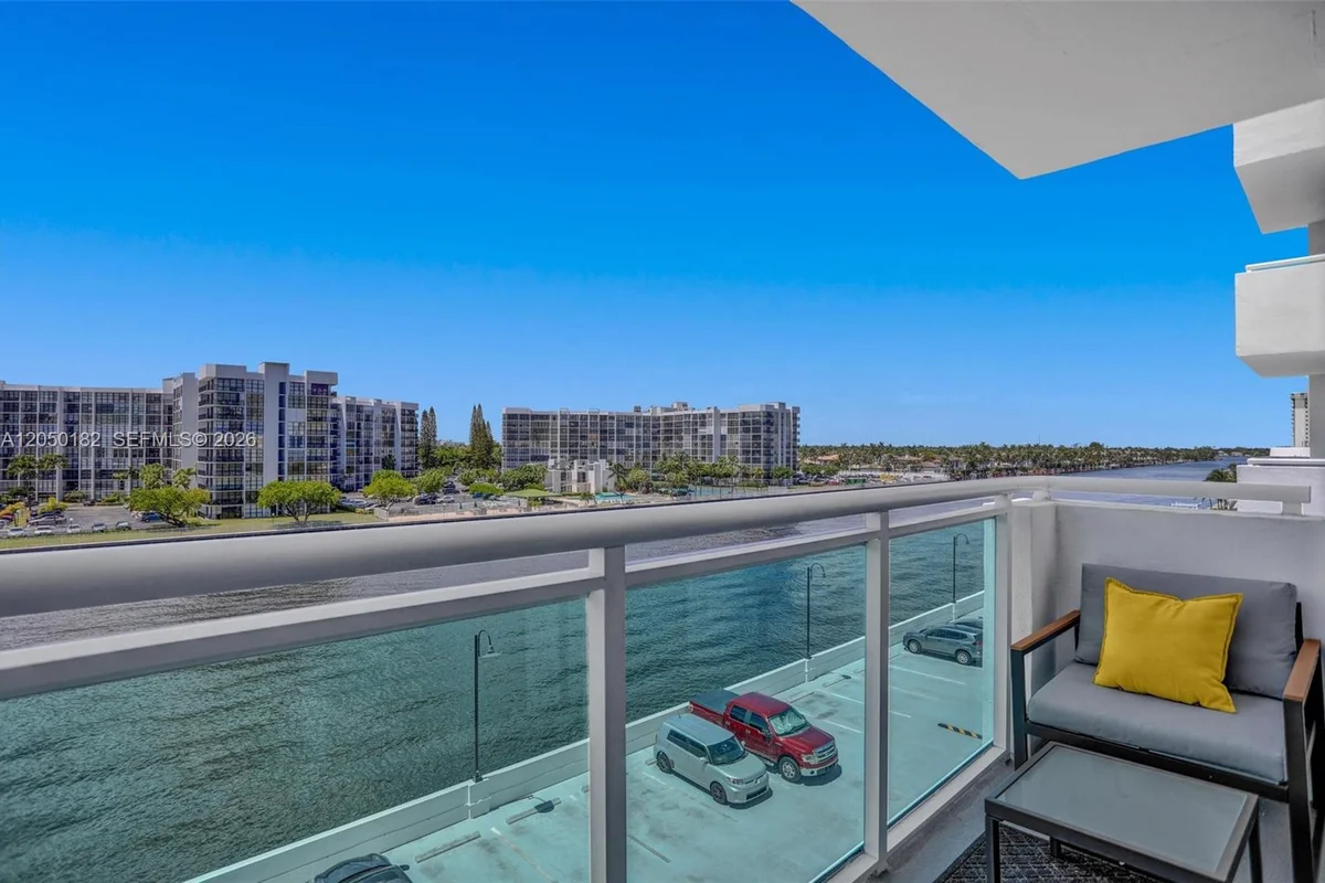 3000 S Ocean Dr #412, Hollywood: photo 1 of 32