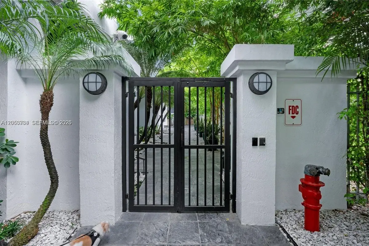 234 NE 3rd St #2109, Miami: photo 1 of 22