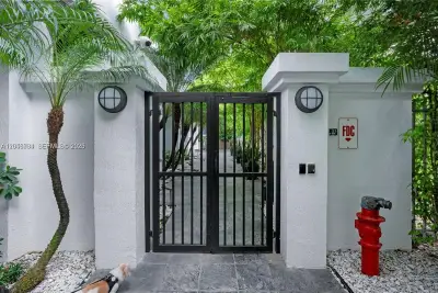 234 NE 3rd St #2109, Miami: photo 1 of 22
