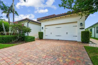 1053 SW 113th Way, Pembroke Pines: photo 1 of 25