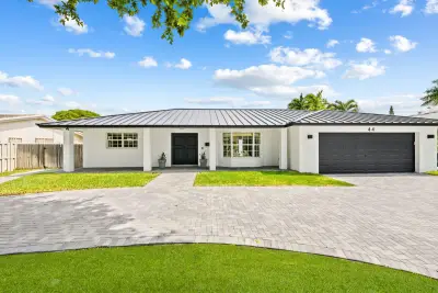 44 Fort Royal Isle, Fort Lauderdale: photo 1 of 25