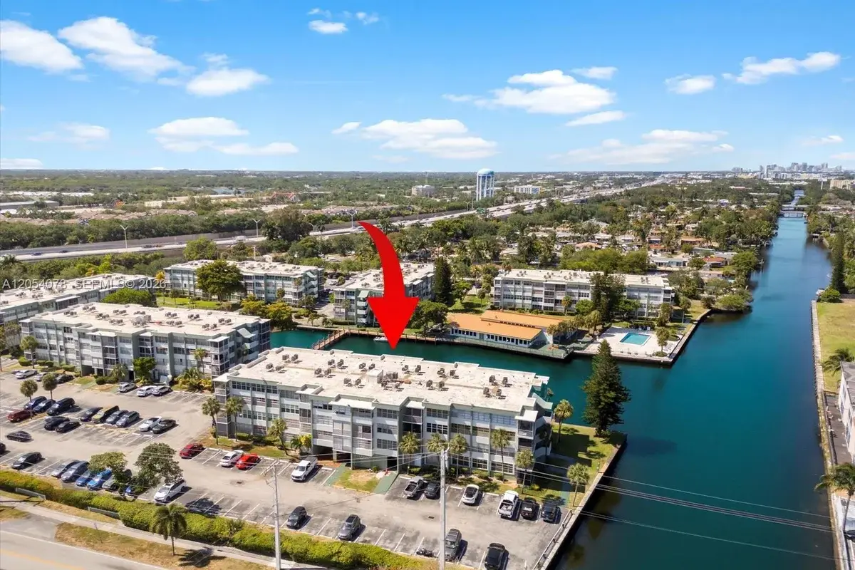 2741 Taft St #401, Hollywood: photo 1 of 12