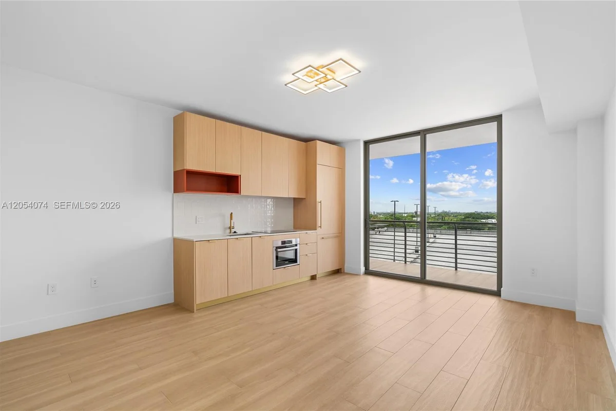 90 NE 32nd St #722, Miami: photo 1 of 23