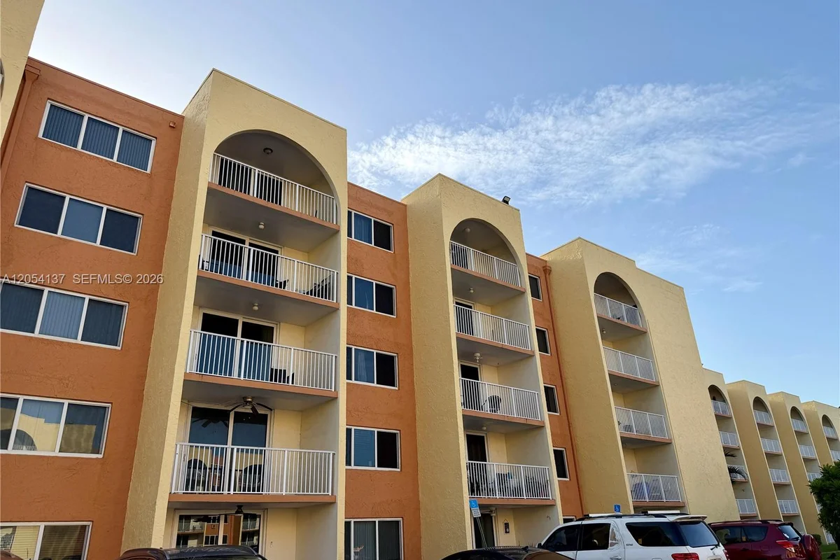 7010 NW 186th St #5-510, Hialeah: photo 1 of 10