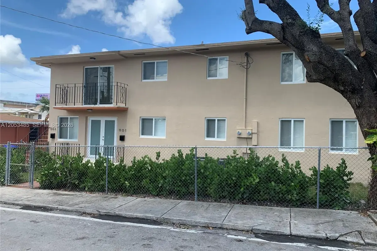 901 NW 22nd Ct, Miami: photo 1 of 22