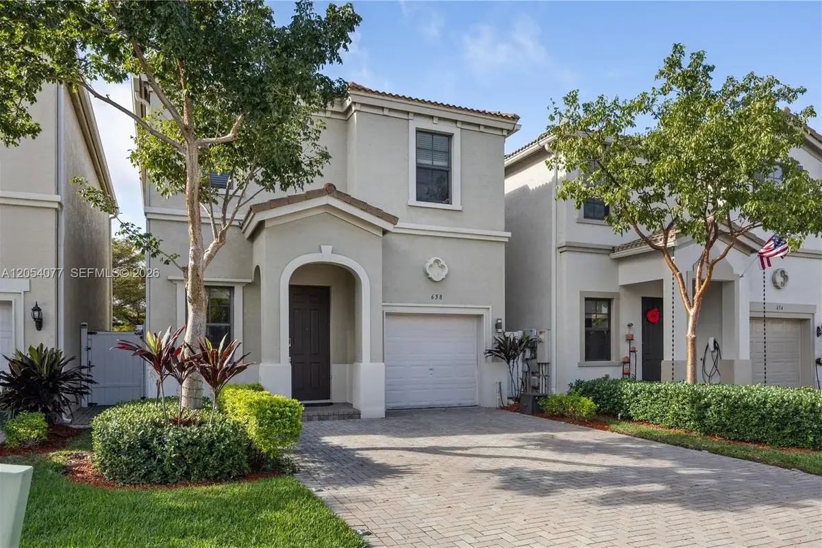658 NE 193rd Ter, Miami: photo 1 of 21