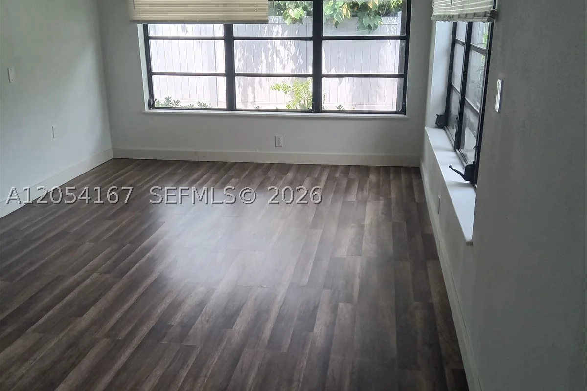 House in Hollywood: photo 1 of 6