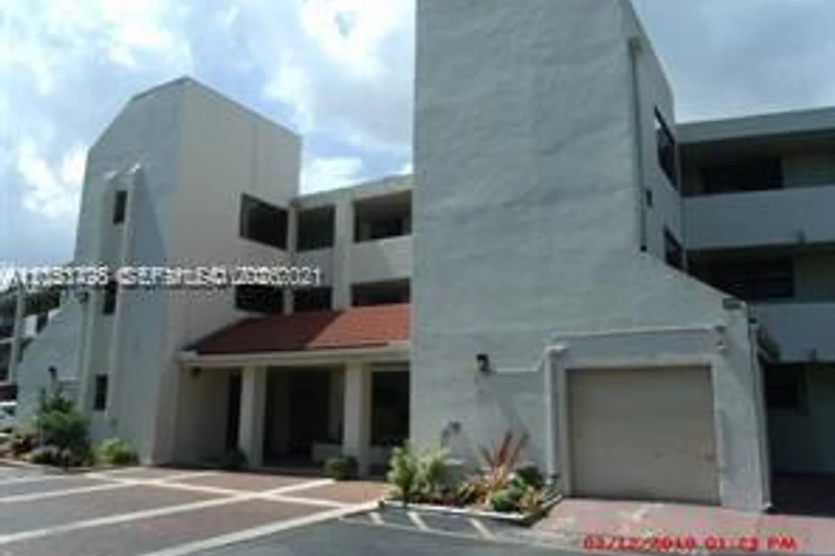 112 Lake Emerald Dr #207, Oakland Park: photo 1 of 11
