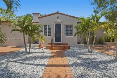 741 NE 81st St, Miami: photo 1 of 37