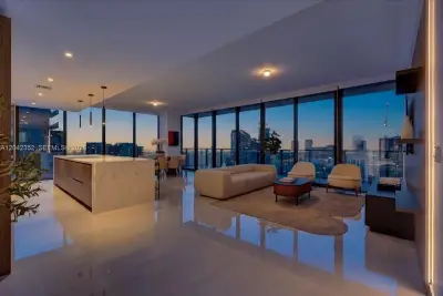 20 NE 11th St #6003, Miami: photo 1 of 8
