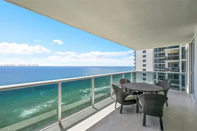 19111 Collins Ave #2704, Sunny Isles Beach: photo 1 of 33