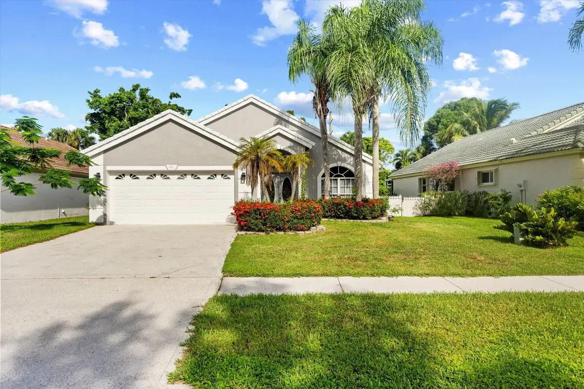 1851 Oak Berry Cir, Wellington: photo 1 of 23