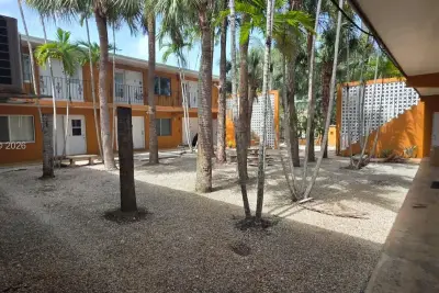 7901 SW 64th Ave #4, South Miami: photo 1 of 26