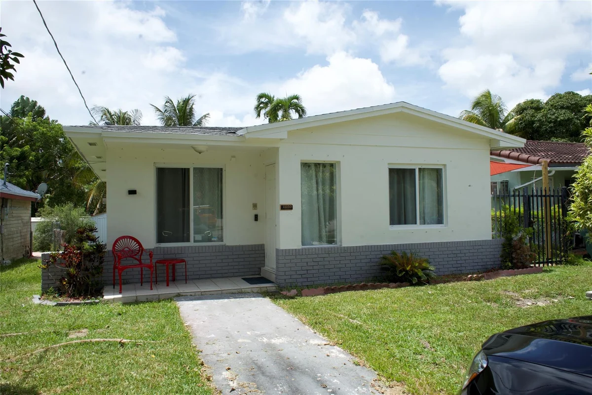 11150 Peachtree Dr, Miami: photo 1 of 32