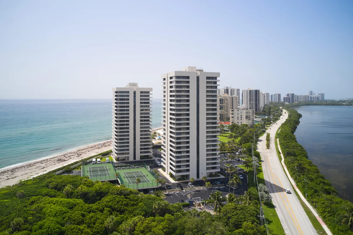 5550 N Ocean Dr #9D, Riviera Beach: photo 1 of 32