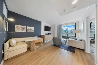 159 NE 6th St #2010, Miami: photo 1 of 24
