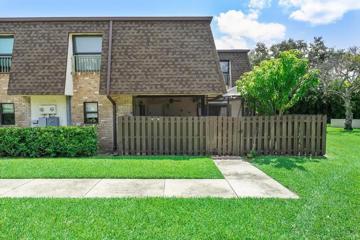 2562 NW 99th Ave, Coral Springs: photo 1 of 32