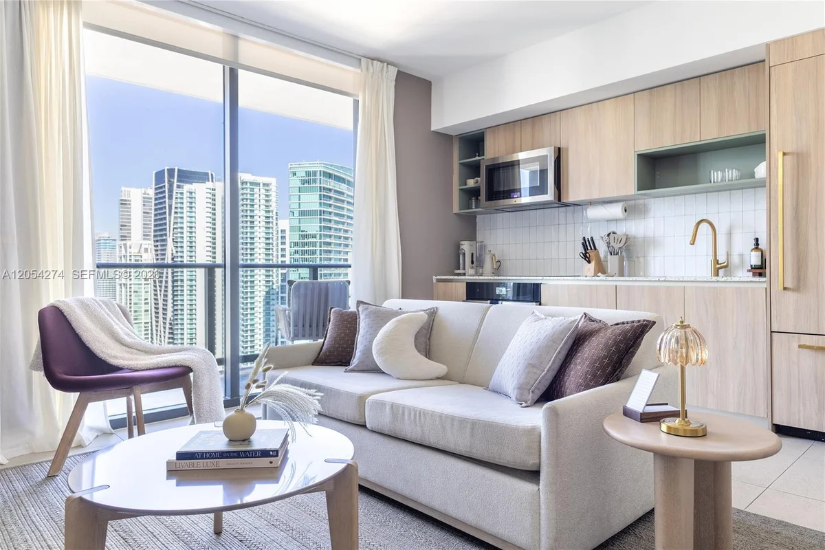 159 NE 6th St #4101, Miami: photo 1 of 55