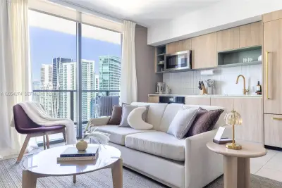 159 NE 6th St #4101, Miami: photo 1 of 55